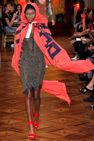 Look 10